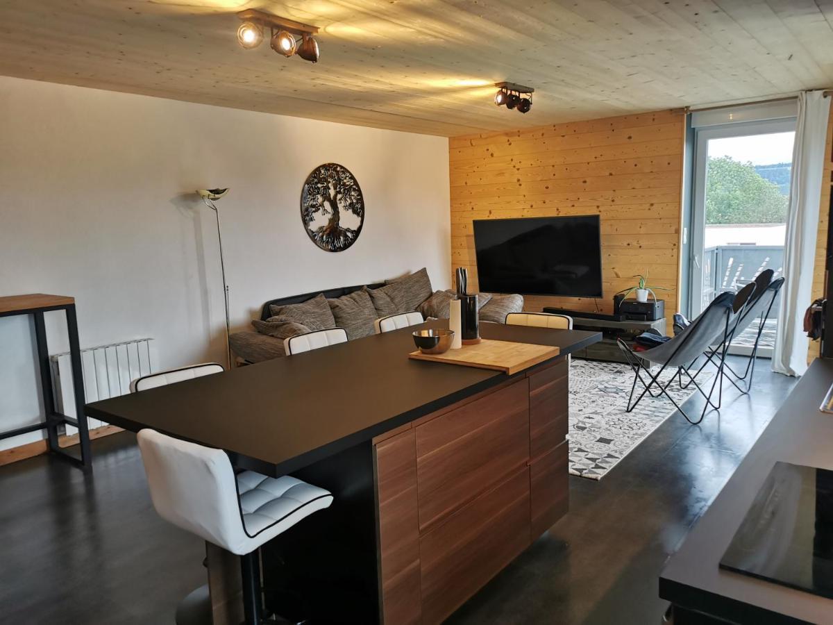 Superbe Appartement Neuf Avec Terrasse Orchamps-Vennes Kültér fotó