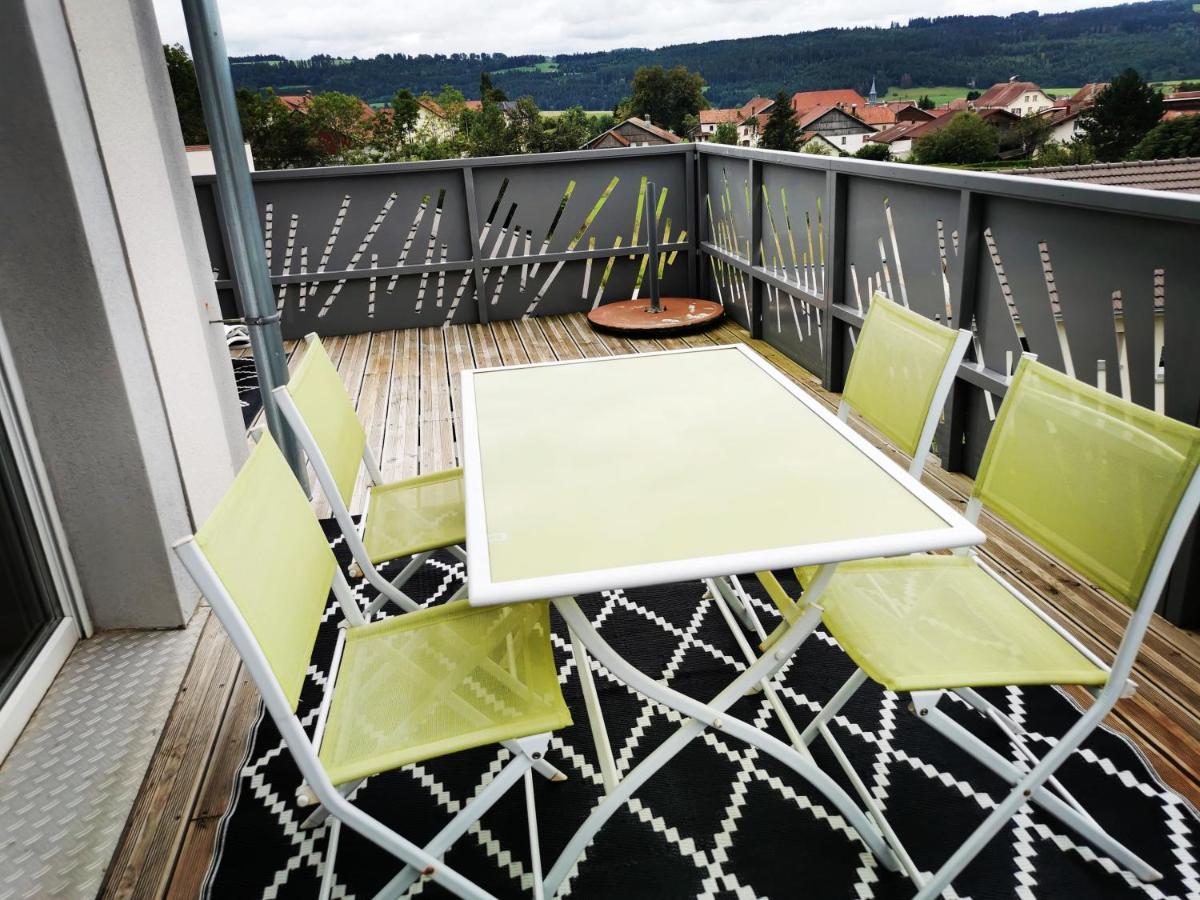 Superbe Appartement Neuf Avec Terrasse Orchamps-Vennes Kültér fotó